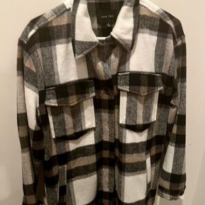 Love Tree Women’s Checkered Shirt Jacket - Black, White, Tan